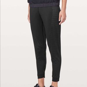 Lululemon Breeze By Jogger *Squad 27”